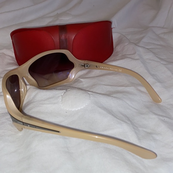 PRADA sunglasses - Picture 4 of 5